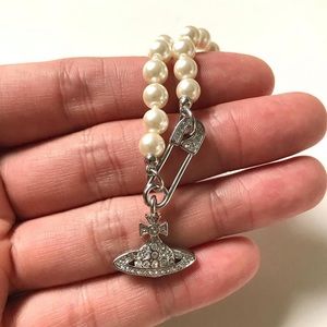 VIVIENNE WESTWOOD LUCRECE PEARL NECKLACE